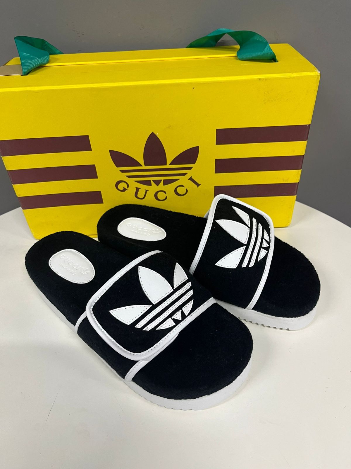 adidas x Gucci GG メンズサンダル 美品最安値 - メルカリ