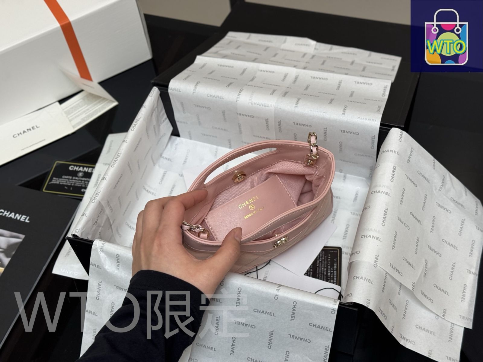 小物 CHANEL Chanel Metal & Diamantés Earrings Silver/Gold in Silver