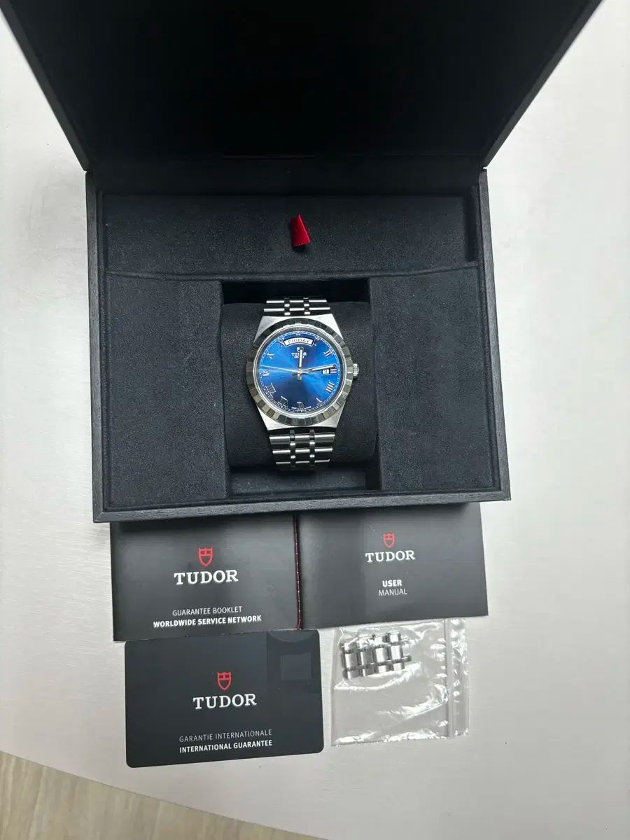 TUDOR チューダー ロイヤル