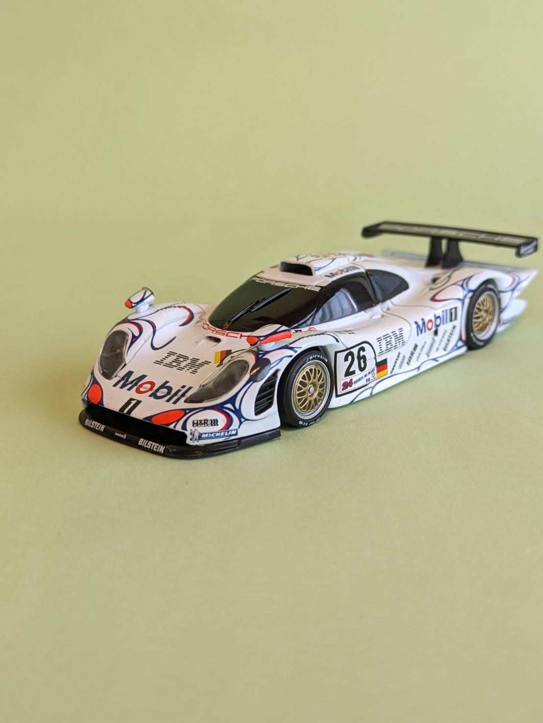 ル・マン優勝!! 1/43 ミニチャンプス ポルシェ911GT1 1998年