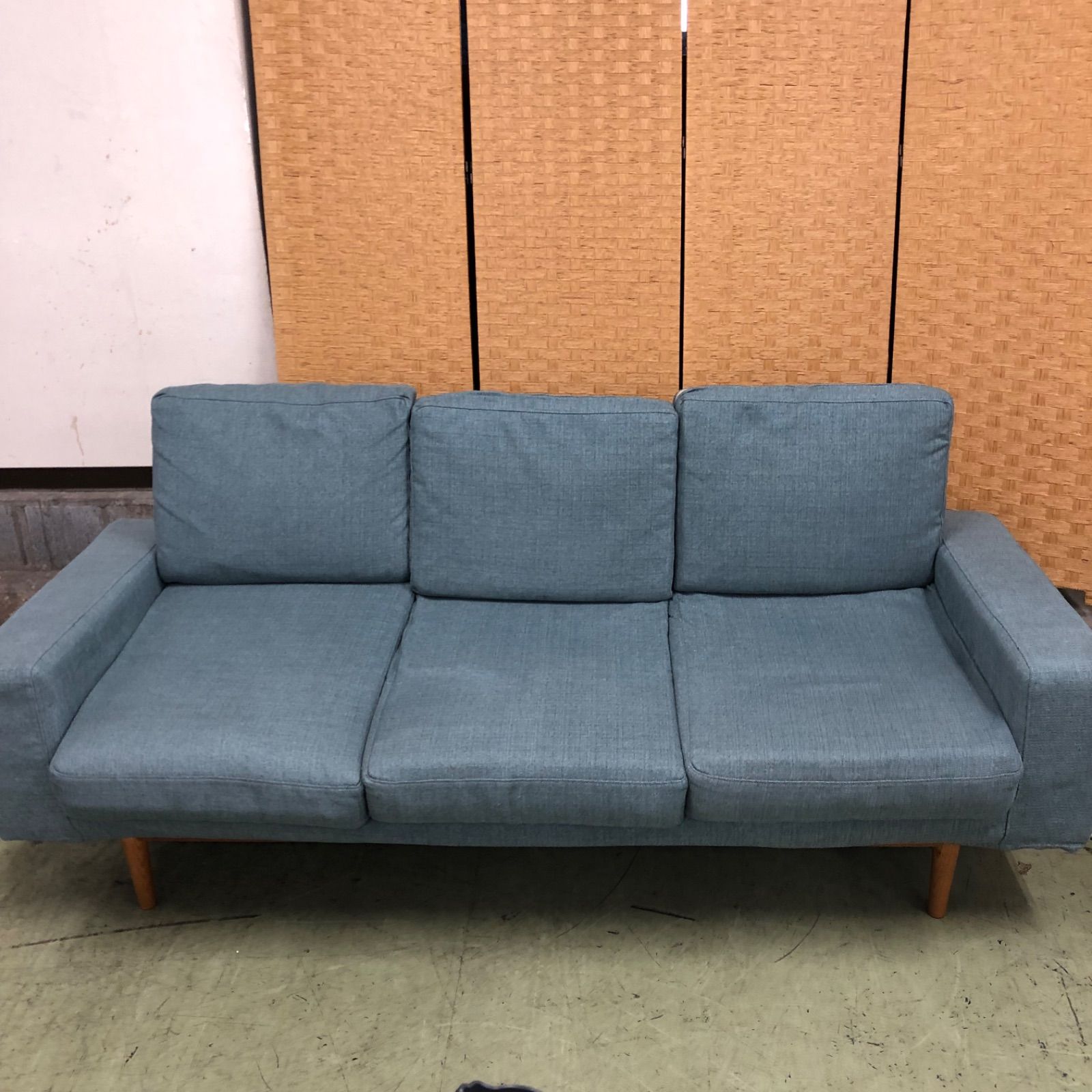 $ げ交渉 MOMO natural モモナチュラル 3人がけソファ 布製 ライトブルー 直接引き取り 横浜市保土ヶ谷区今井町