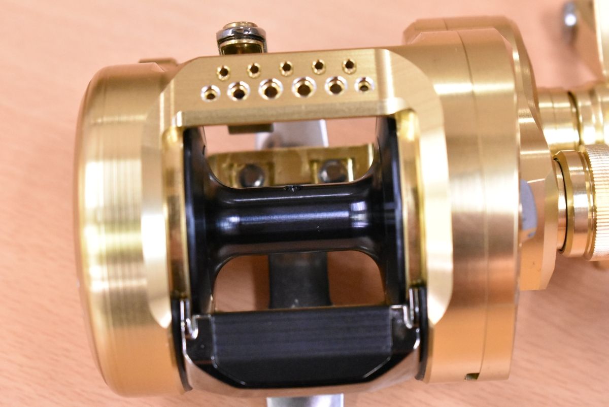 CALCUTTA CONQUEST MD 400XG右ハンドル CALCUTTA CONQUEST MD 400XG右