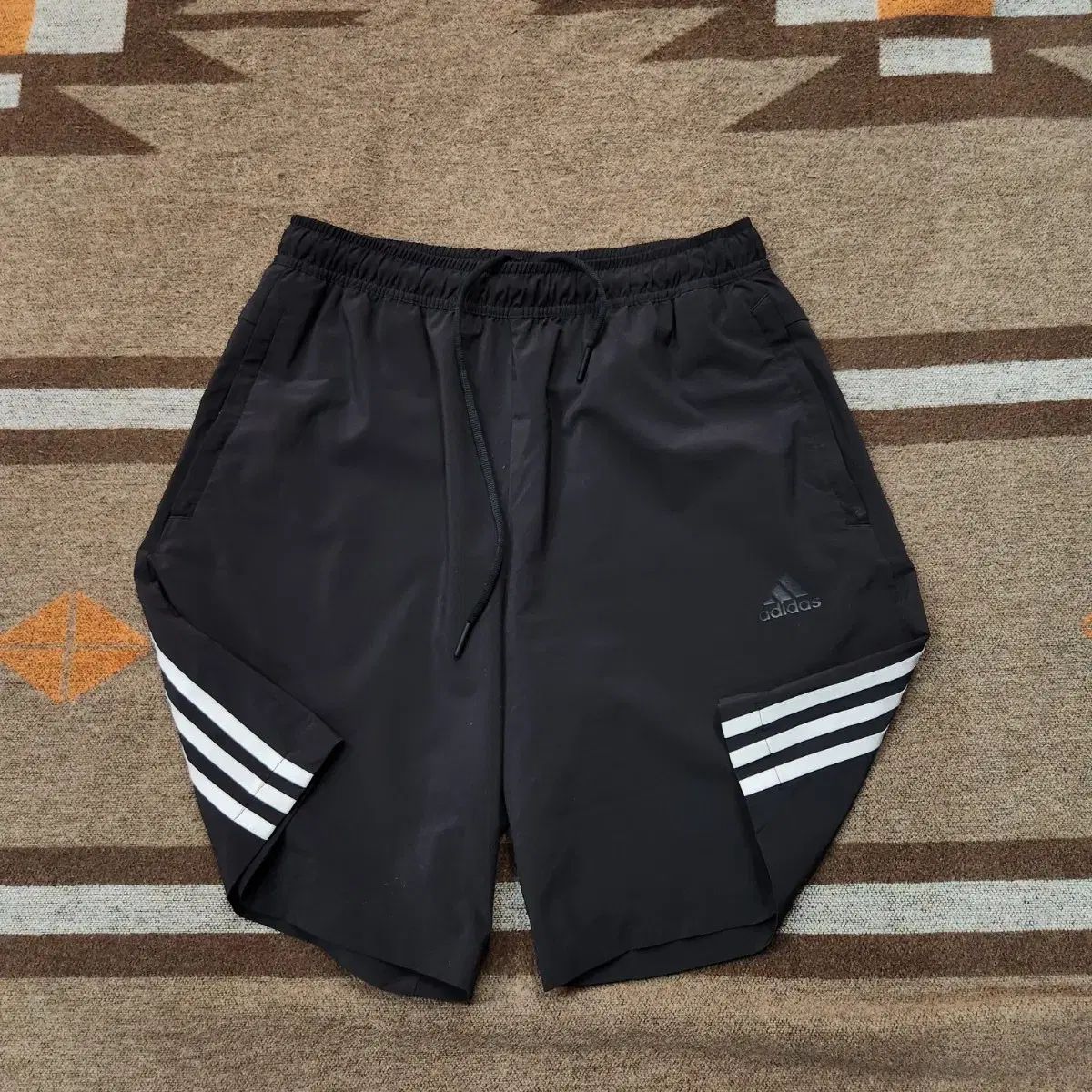 【雷市場（ポンジャン）商品韓国直送】adidas(アディダス) ハーフパンツ L