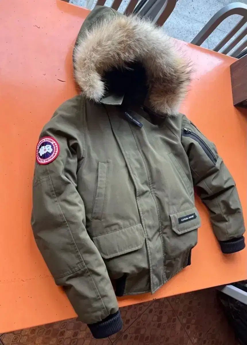 Canada Goose カナダグース キッズ チリワック ブルゾン Kids xs 小学校 低学年