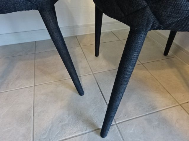 HOLD chair