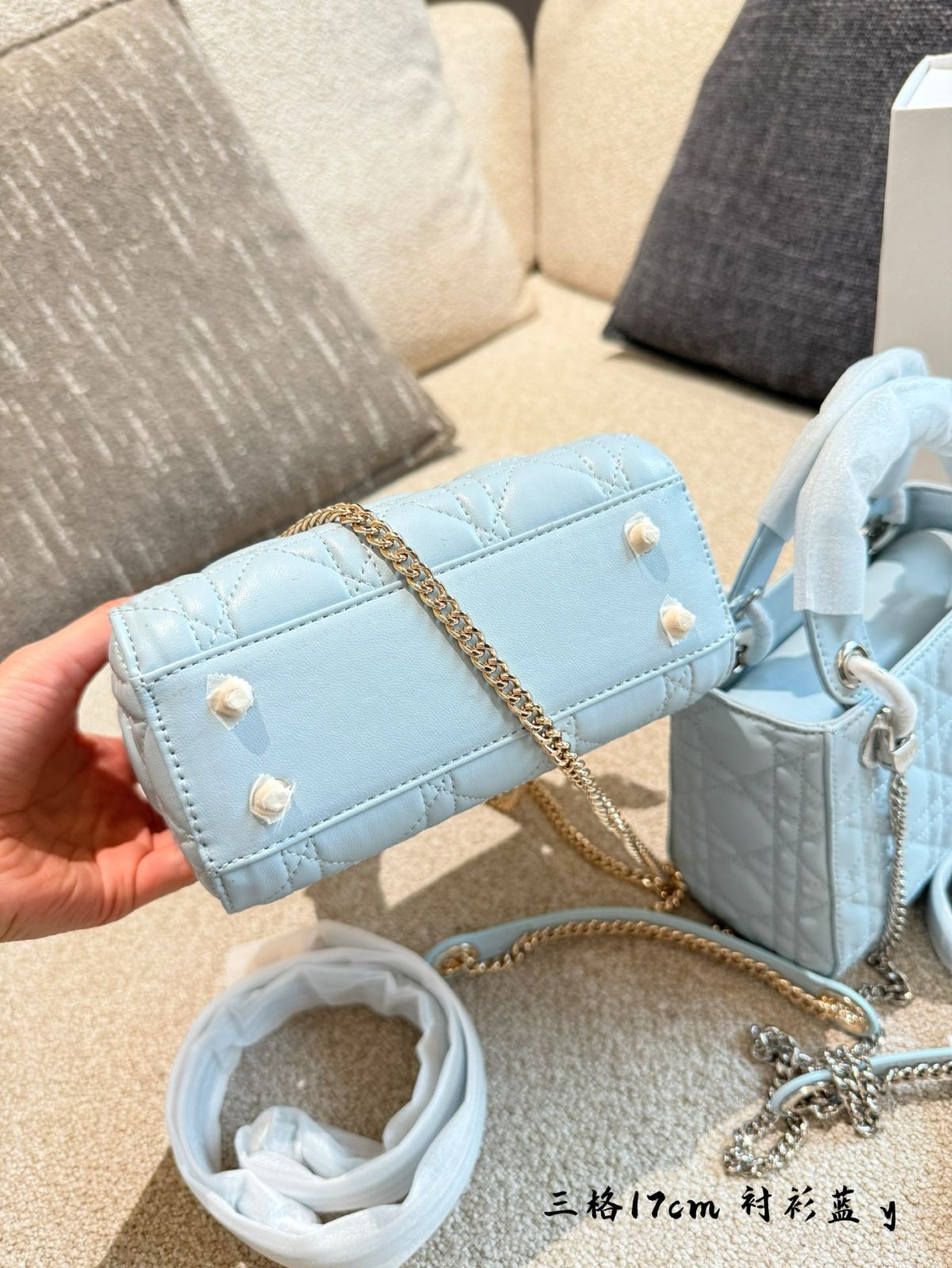 【シャツブルーがエレガント♡】Dior 25ss バッグ スモール 今日特価】Dior Lady Dior ブルー ハンドバッグ シャツブルー