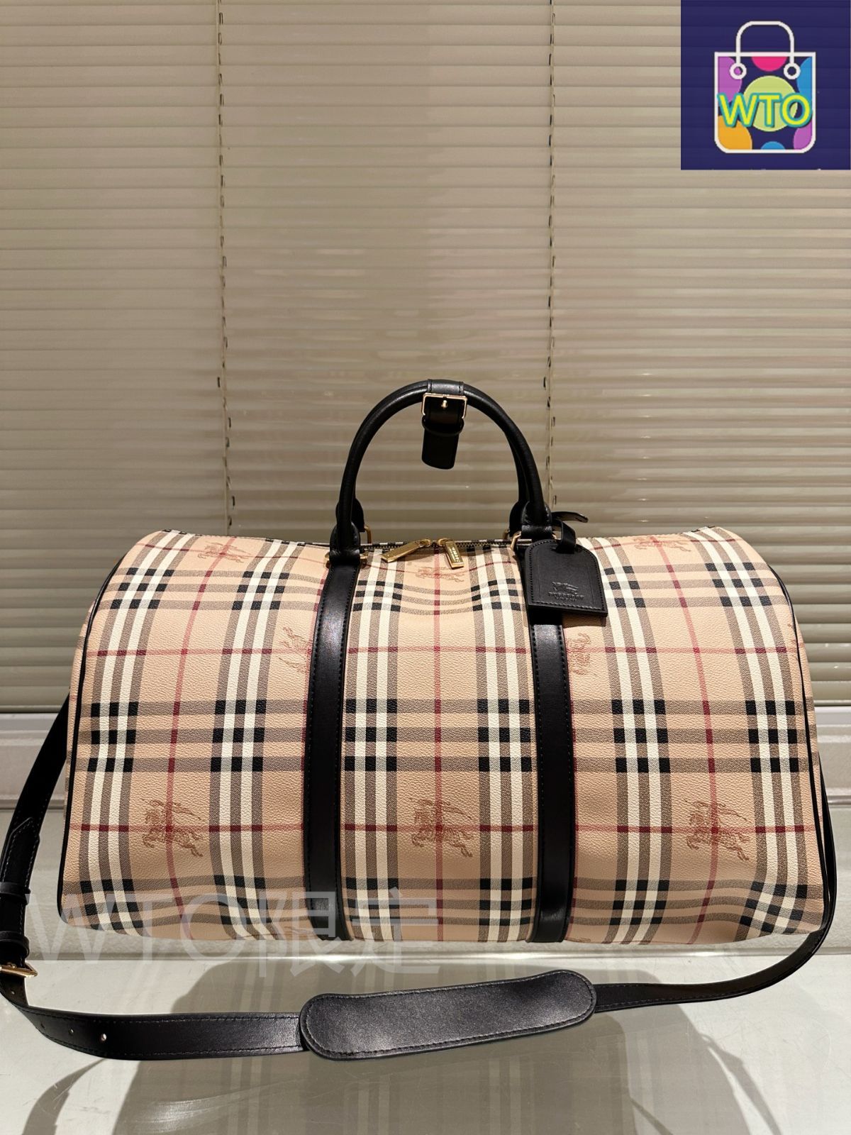 今日 Burberry バーバリー ヴォヤージュトリオンフェシリーズ 大容量で収納しやすい老花格紋デザイン