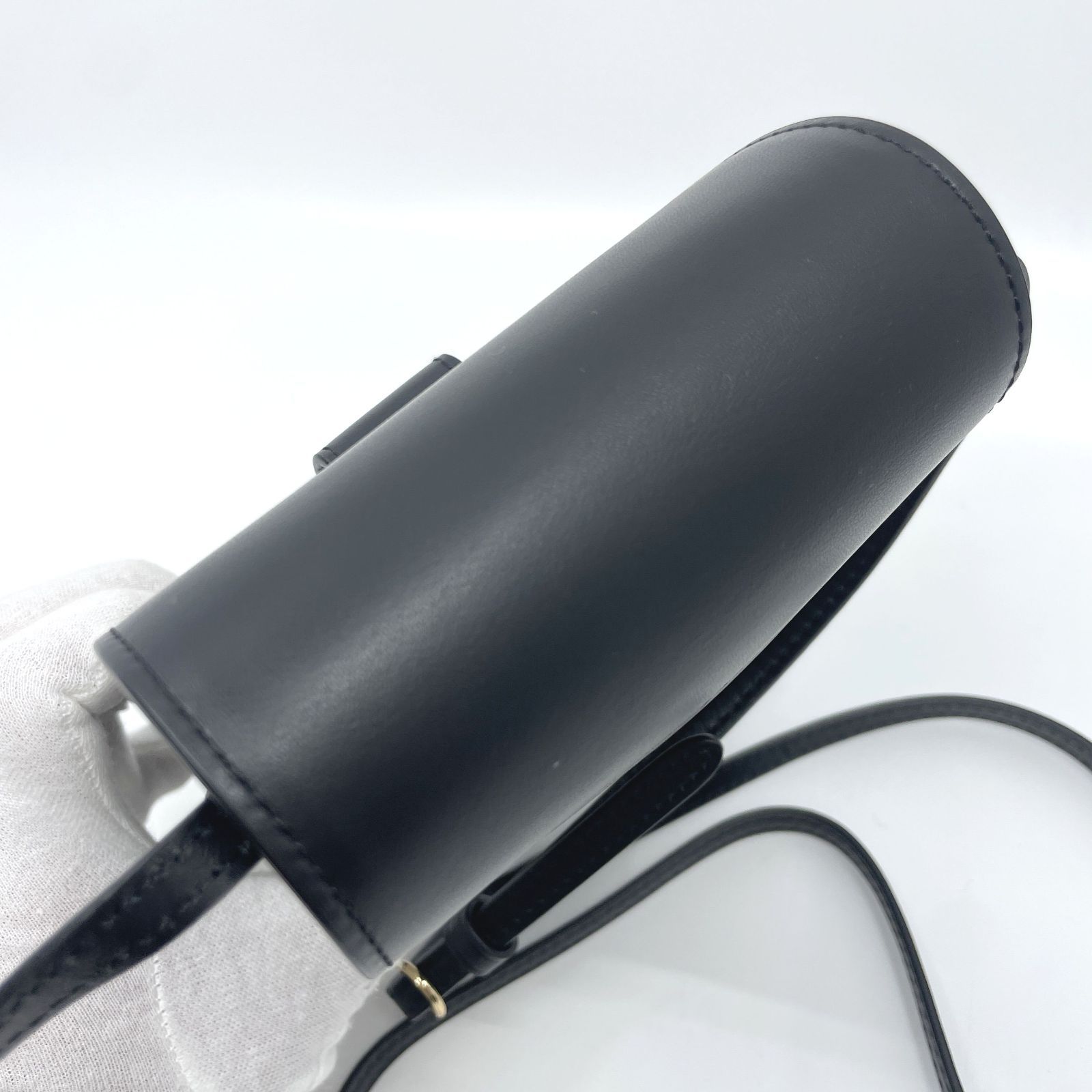 美品 CAFUNE TRUNK BOX ショルダー ポシェット レザー 黒 - メルカリ