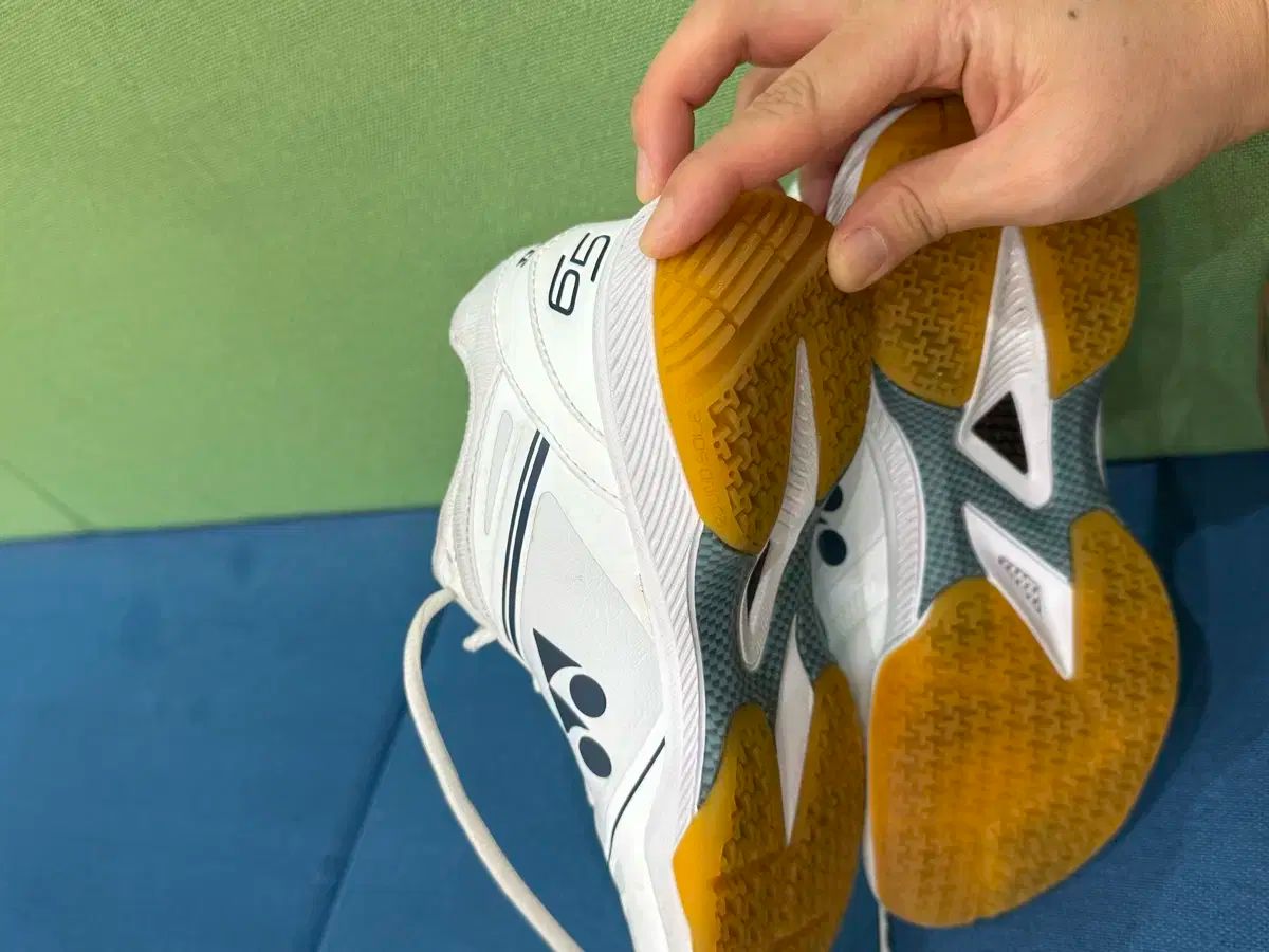 25.5㎝　65Z4メン　新品未使用　YONEX　バドミントン　シューズ ヨネックス ( YONEX ) 65Z4 バドミントンシューズ 240 - メルカリ
