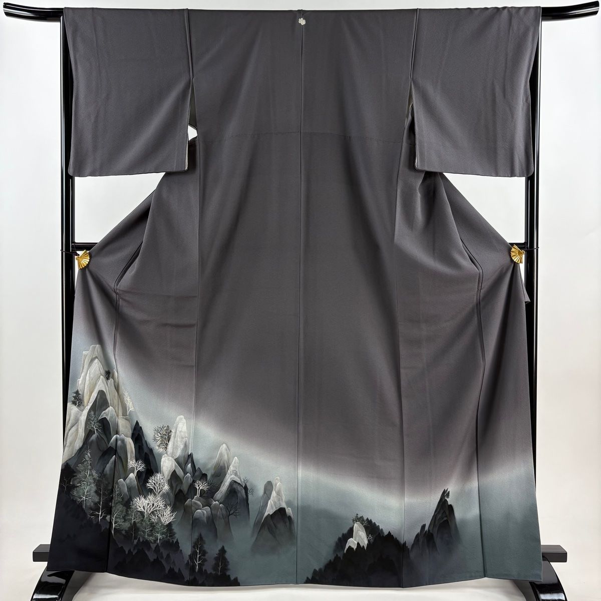色留袖 身丈166.5cm 裄丈66cm M 袷 岩山 樹木 染め分け ぼかし 灰色 正絹 秀品 一つ紋