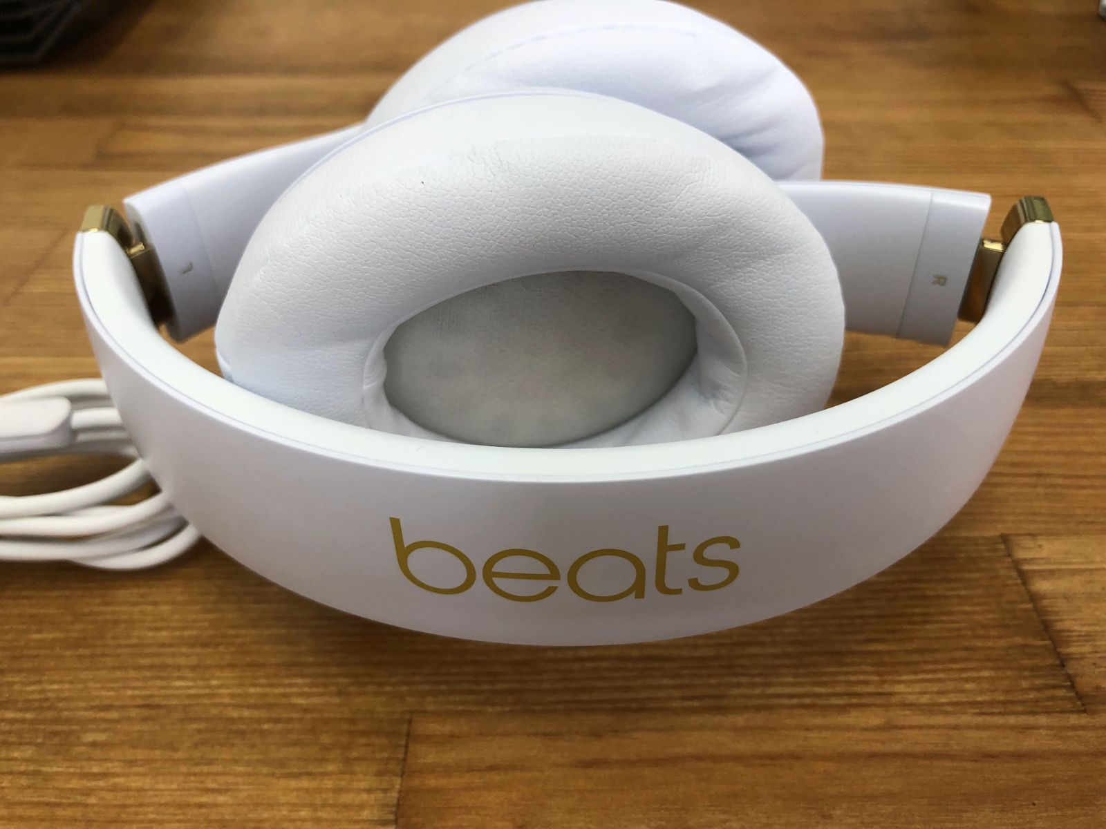 有名ブランド Beats Studio3 wireless ノイズキャンセリング ホワイト