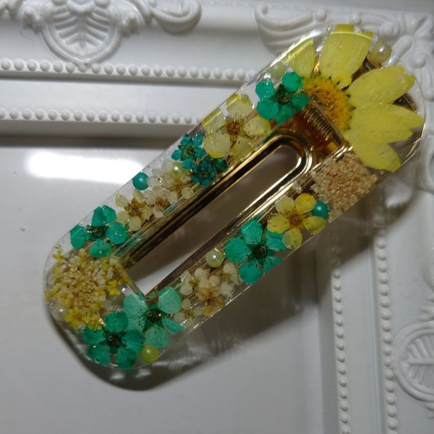 R87】パールグレーのレジンヘアクリップ ドライフラワー 押し花