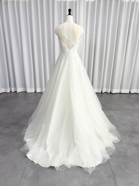 アウラノーヴァ AULANOVA Aライン ウェディングドレス ホワイト 白  