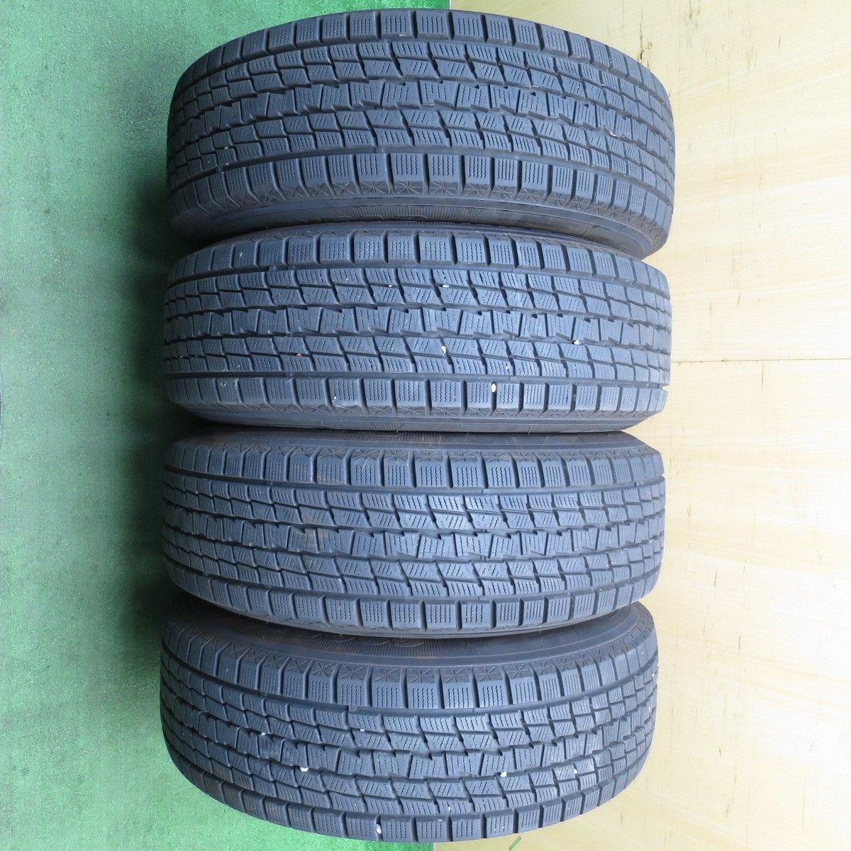 スタッドレスタイヤ | 名古屋⁄岐阜の中古カー用品・工具の買取⁄販売 