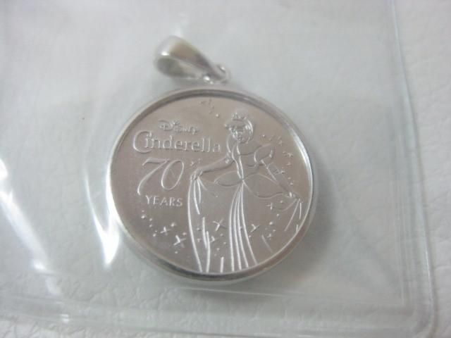 ディズニー ペンダントトップ シンデレラ 70周年記念 純Pt×Pt900 メダルペントップ 1 10oz 3.7g プラチナ900