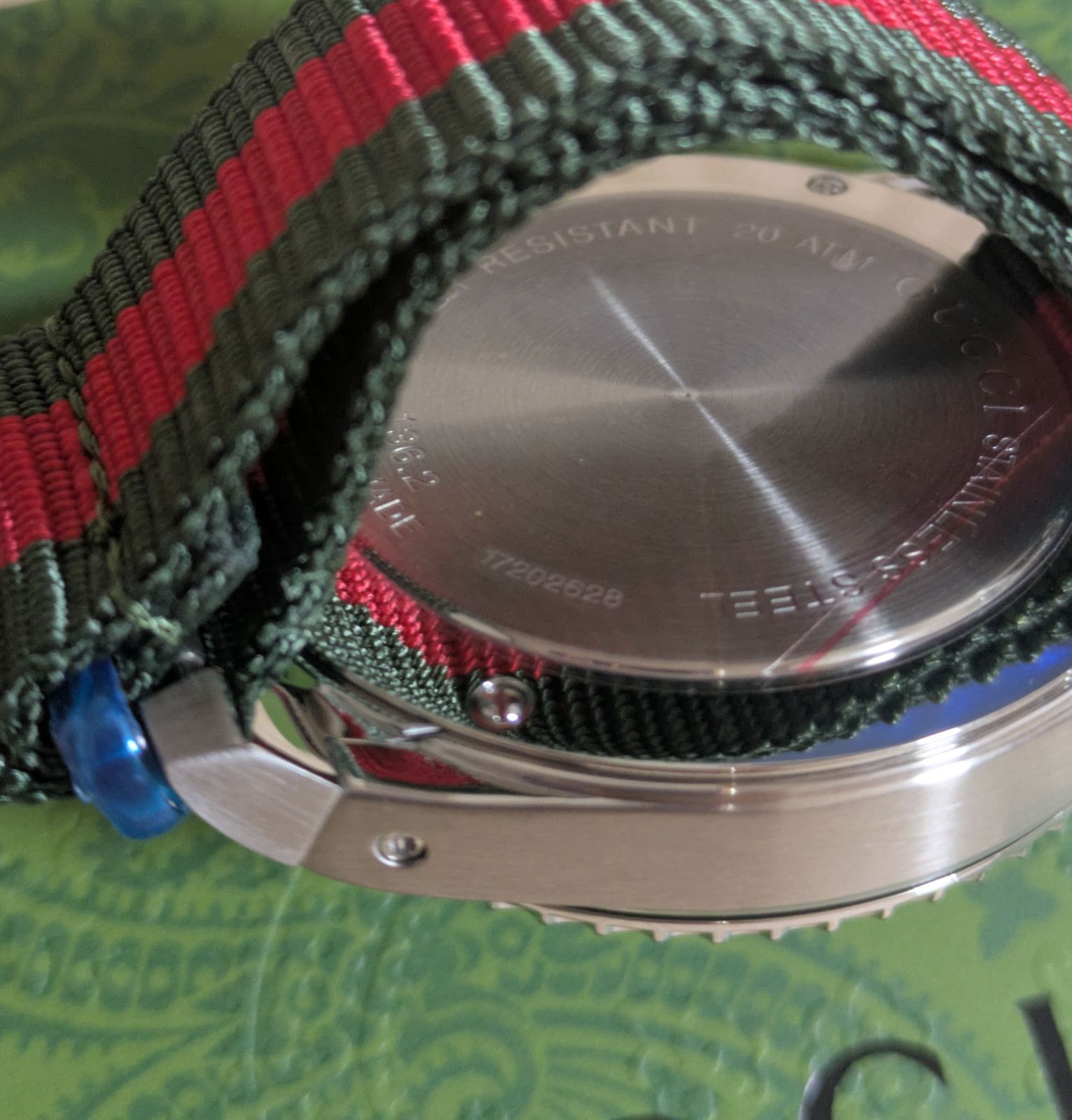 新品未使用　GUCCI　グッチ　DIVE　YA136209 腕時計　45ミリ 新品未使用 GUCCI グッチ 腕時計 メンズ DIVE YA136209 ブラック