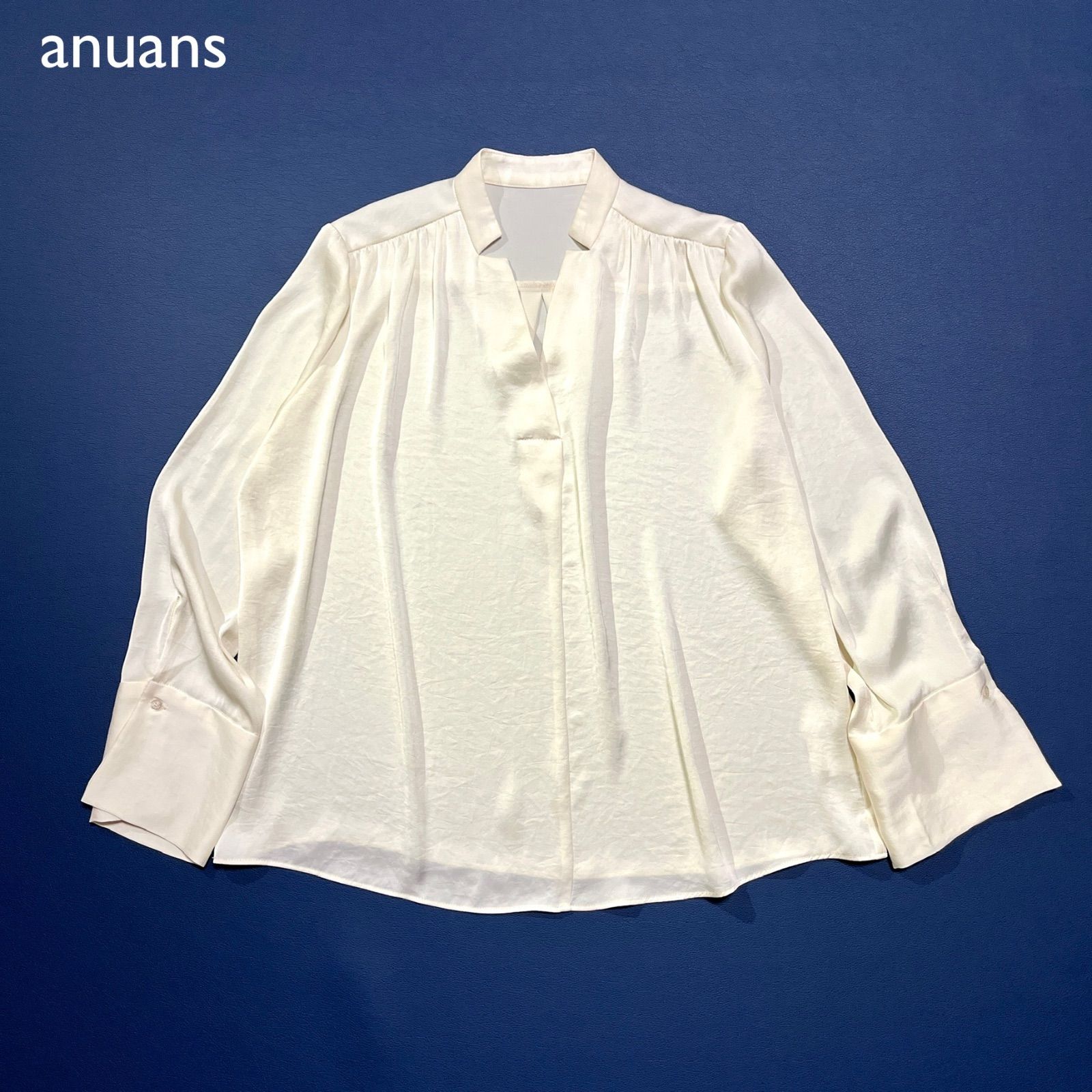 cD50 anuans アニュアンス スキッパーネックフロントギャザーブラウス 