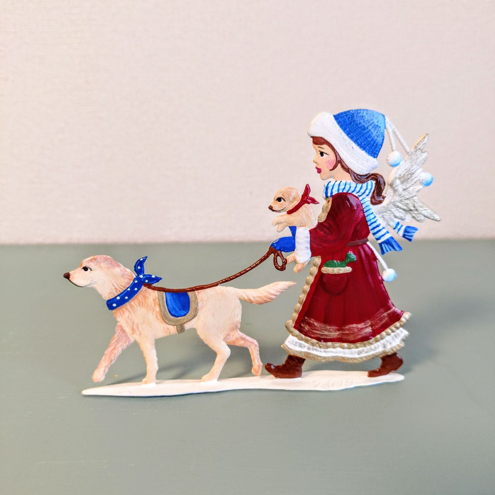 再入荷 犬と散歩の天使 錫飾り スタンド ドイツ工芸品 ドイツ 再入荷 犬と散歩の天使 錫飾り スタンド ドイツ工芸品 ドイツ
