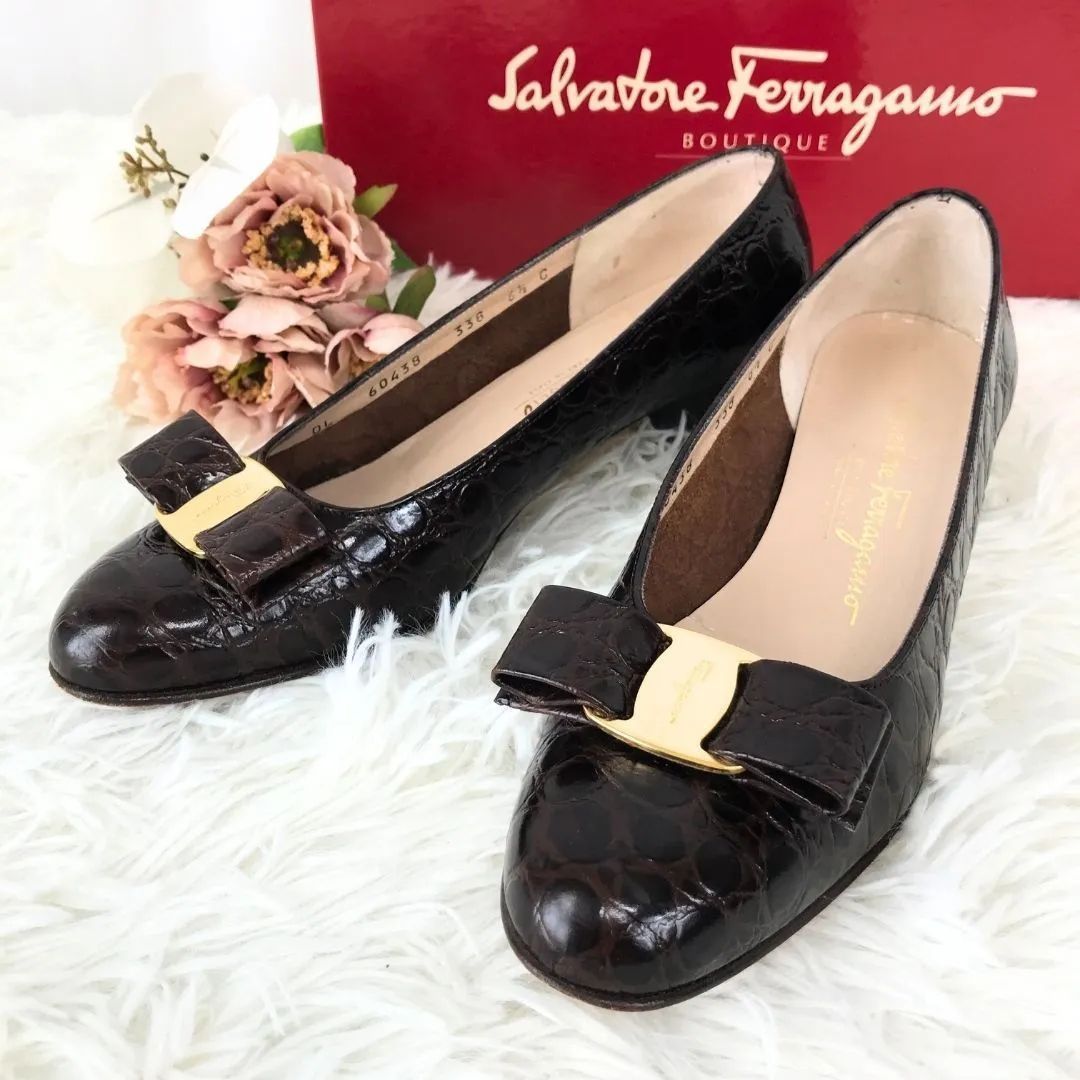Salvatore Ferragamo サルヴァトーレフェラガモ パンプス ヴァラ 