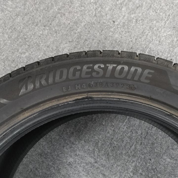 0 T 25078 _スタッドレスタイヤ ブリヂストン BLIZZAK VRX 3 205 50 R 17 4本セット