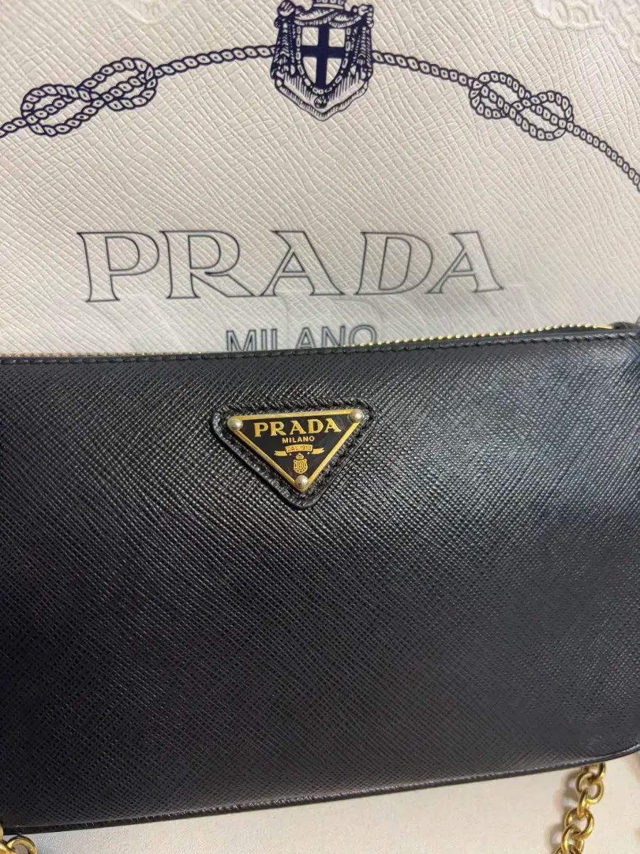 PRADA プラダ