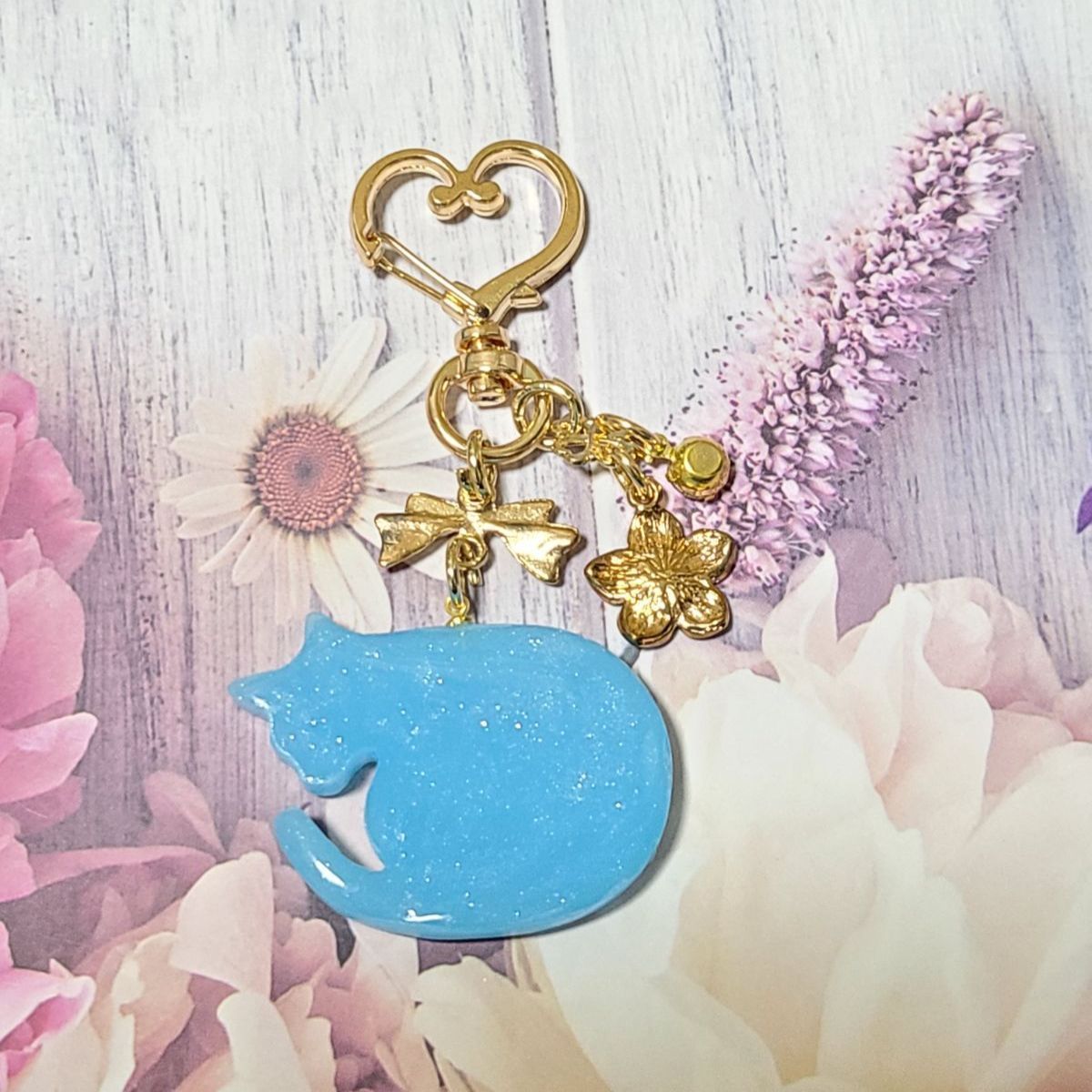 レジン猫ちゃんブルーフラワーB 猫モチーフパーツ大集合！2024猫の日特集