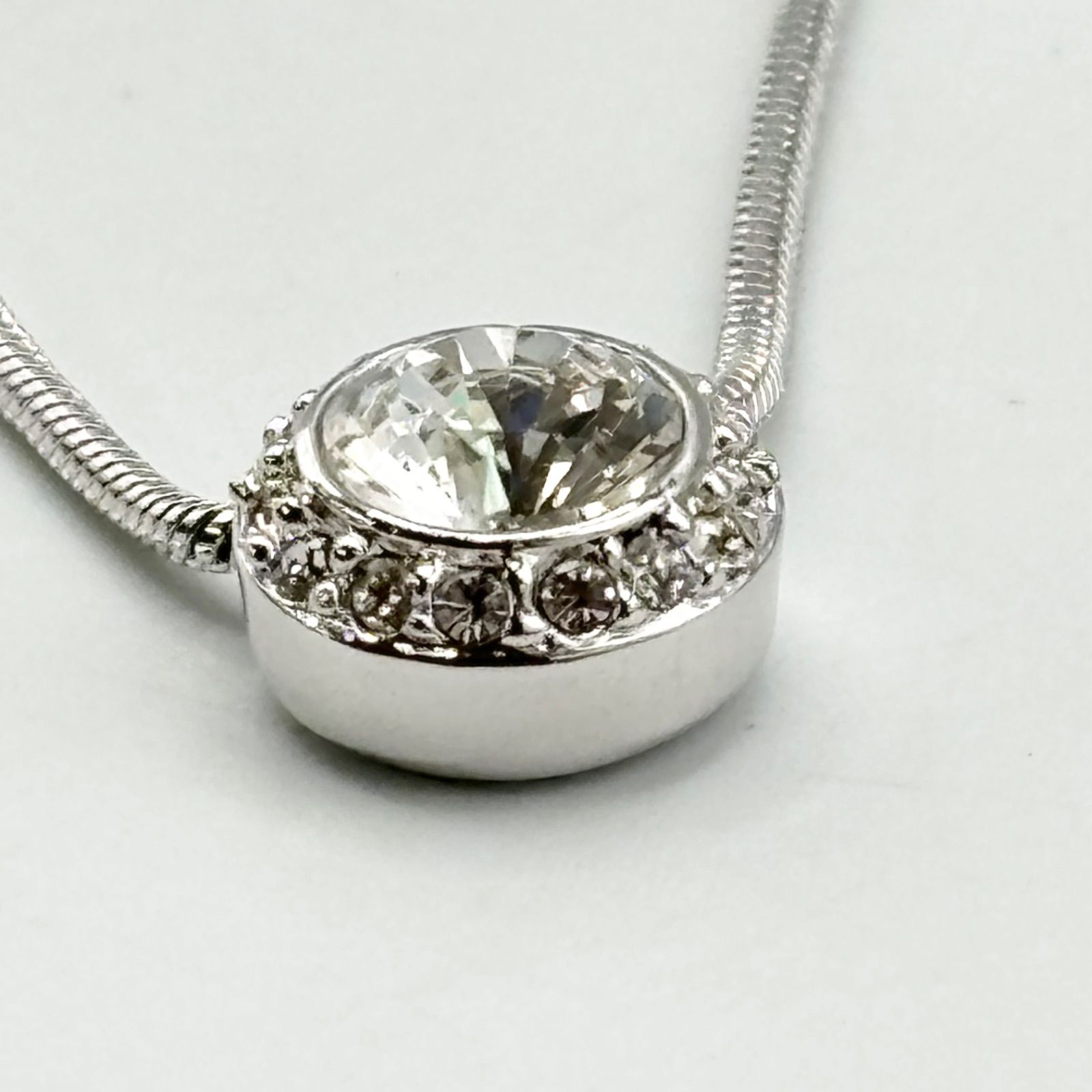SWAROVSKI スワロフスキー クリスタル ペンダント ネックレス ライン 