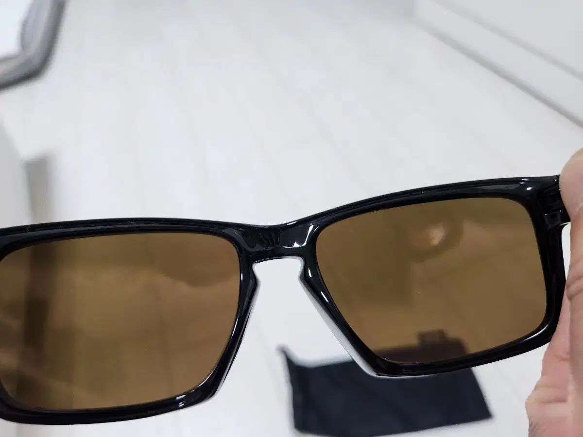 OAKLEY