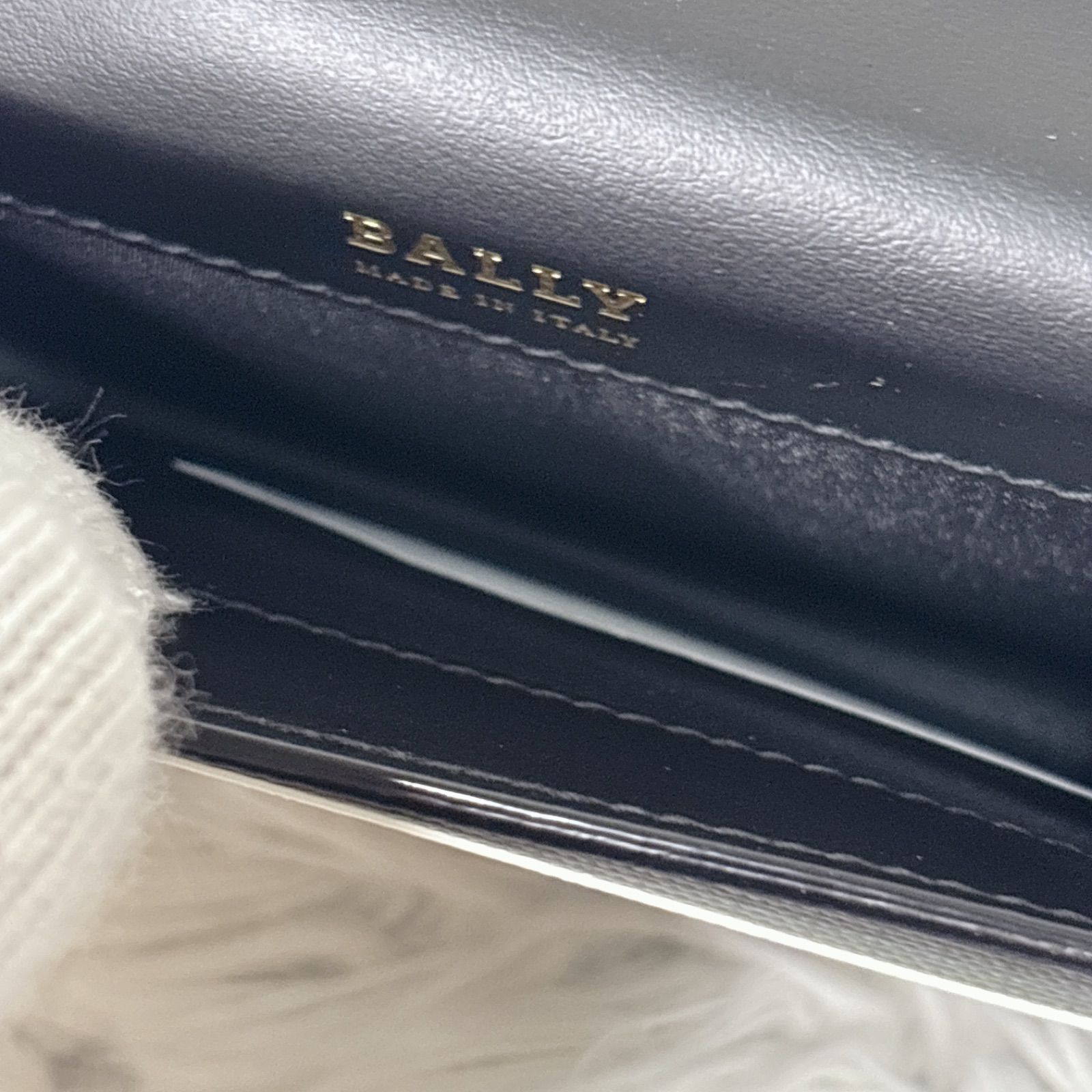 新品　BALLY カードケース　名刺入れ　ゴールド金具　チェーンストラップ 新品 BALLY カードケース 名刺入れ ゴールド金具 チェーン