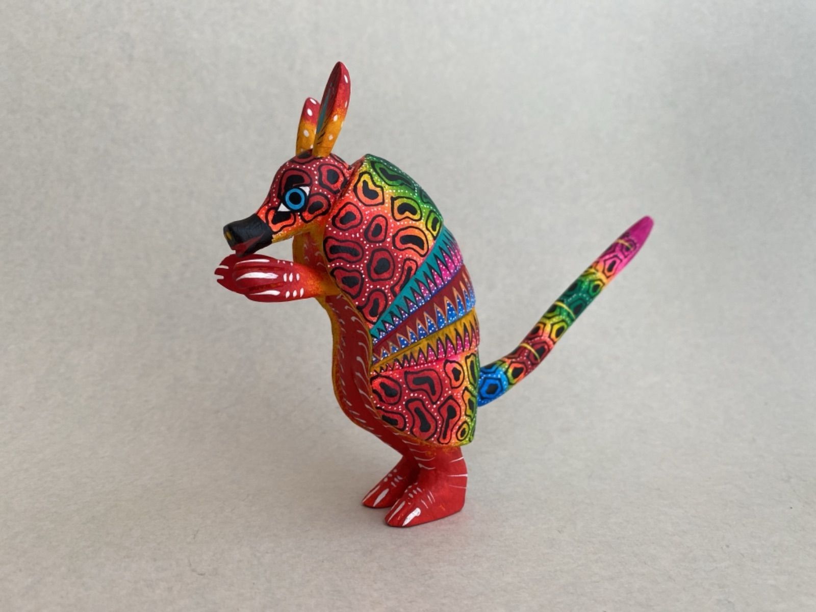 アレブリヘス メキシコ工芸品【二本足のアルマジロ】 - メルカリ