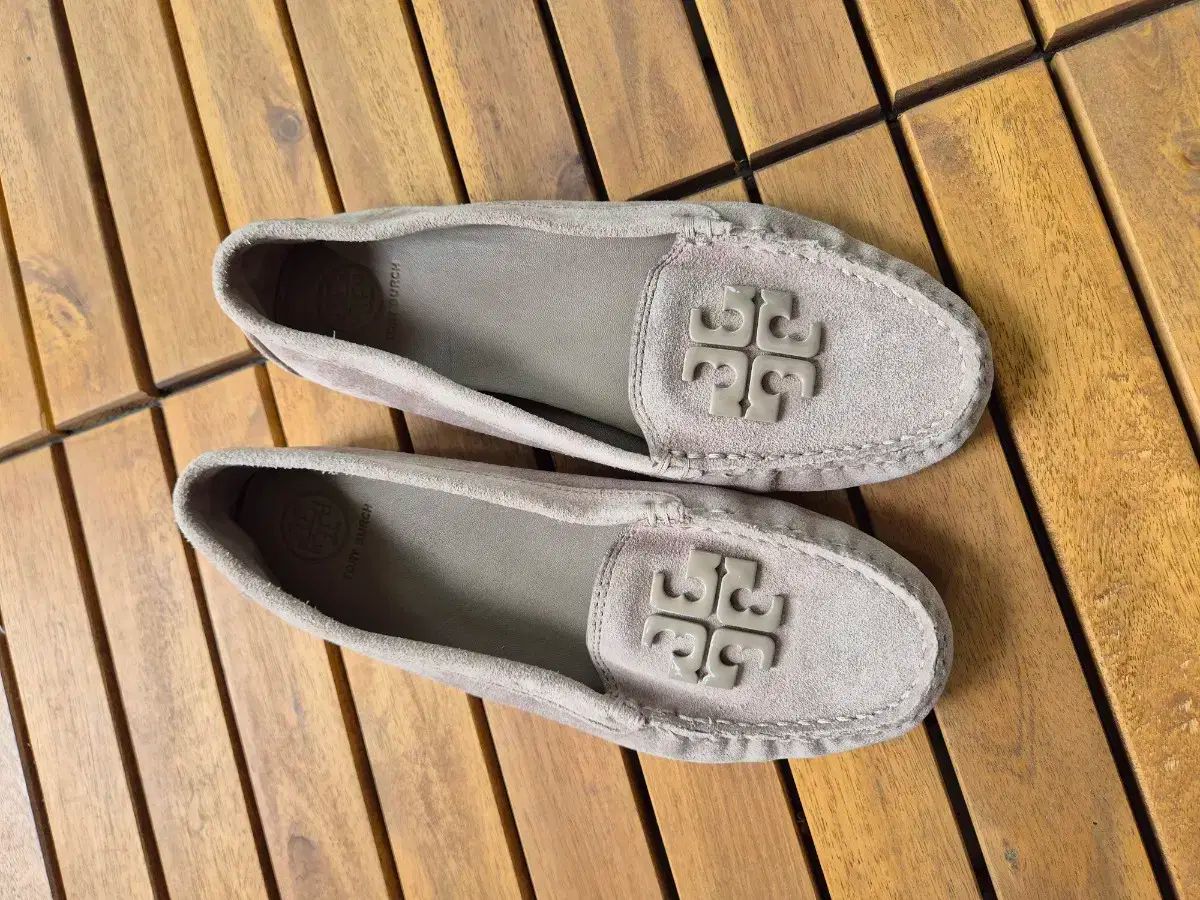 Tory Burch トリーバーチ スエードローファー 230