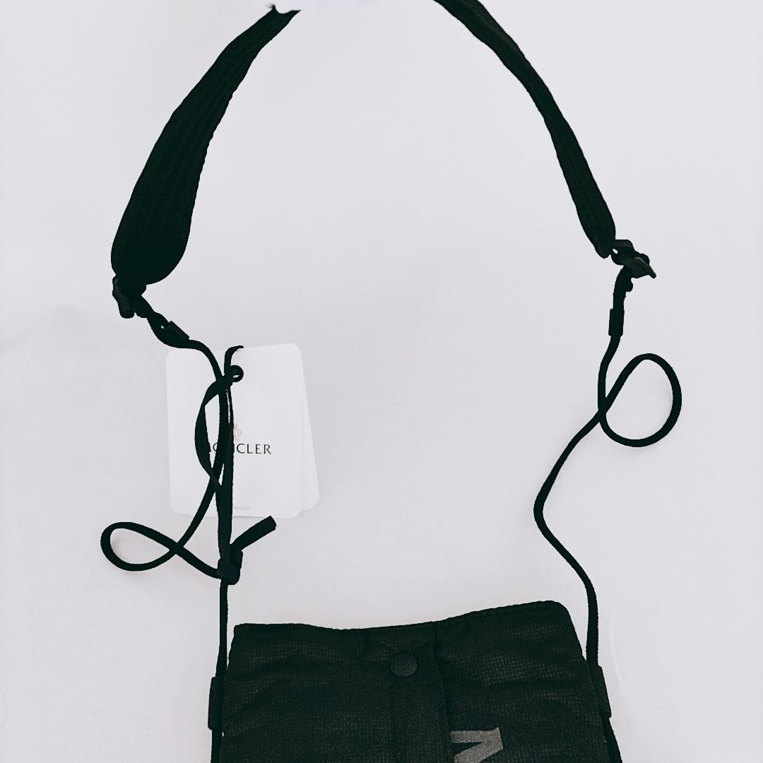 新品未使用】MONCLER リップストップ メッセンジャーバッグ - メルカリ