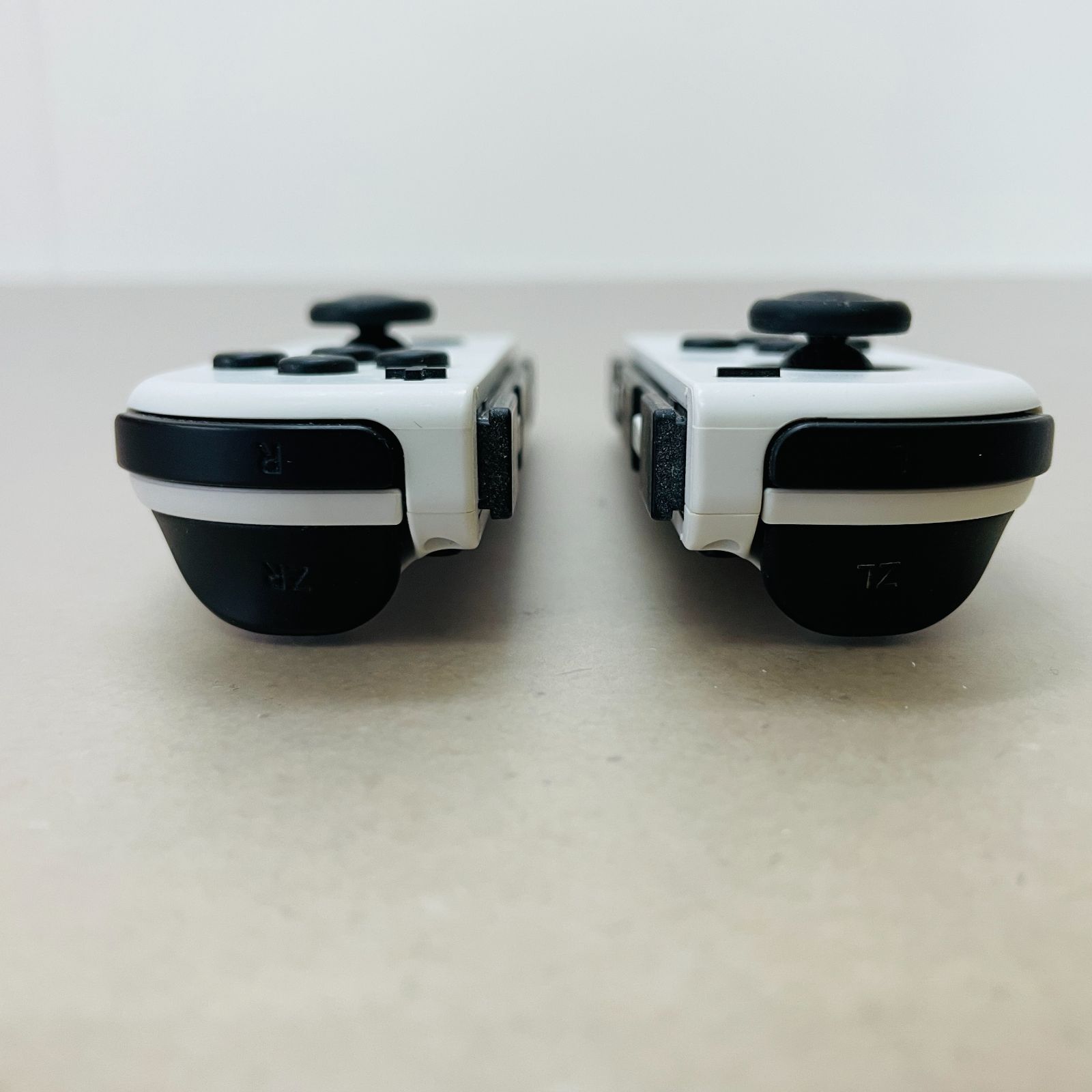 美品 Nintendo Switch 有機ELモデル ホワイト C2888 80サイズ 美品 Nintendo Switch 有機ELモデル ホワイト C2888 80サイズ