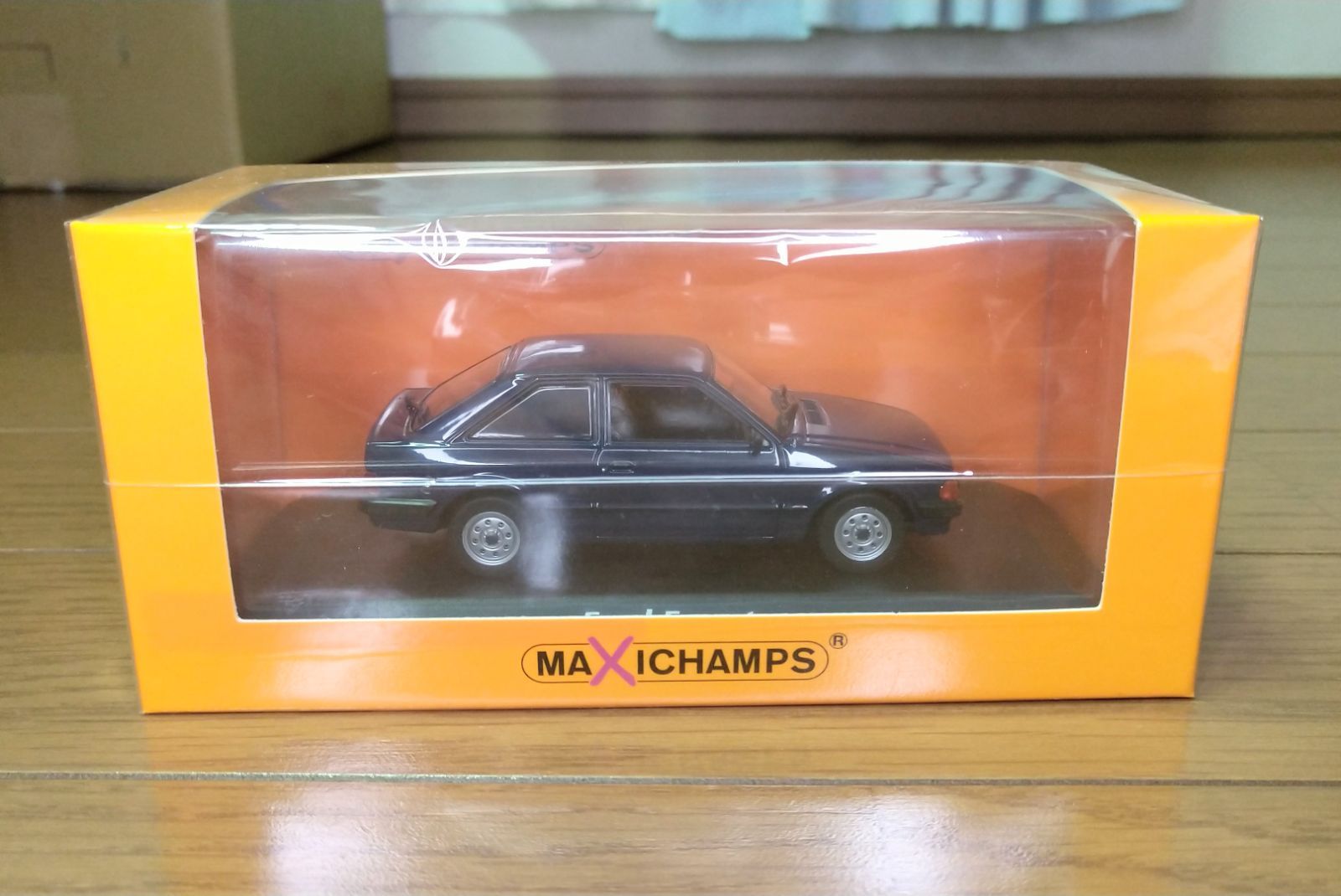 希少  マキシチャンプス1/43 フォード エスコート 1981 ブルー 希少 マキシチャンプス1/43 フォード エスコート 1981 ブルー