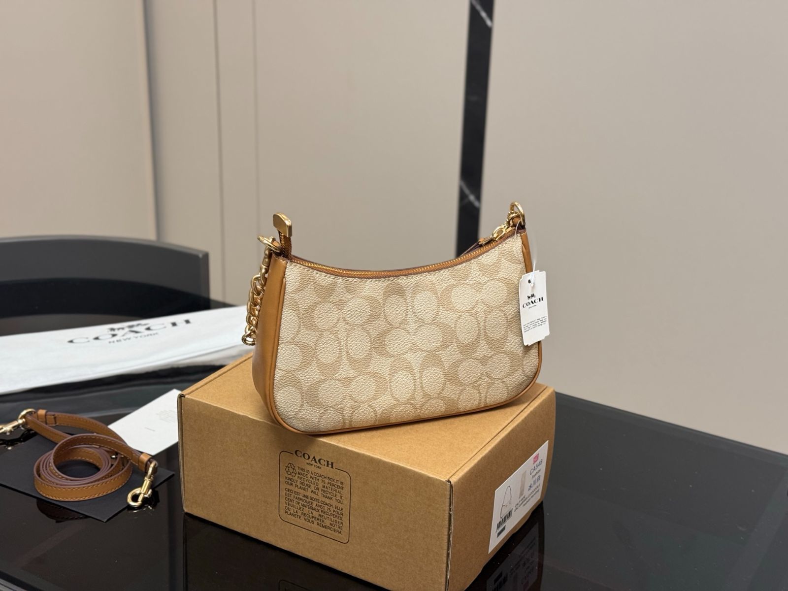 今日特価】Coach Teri Underarm Bag - コーチ テリ アンダー