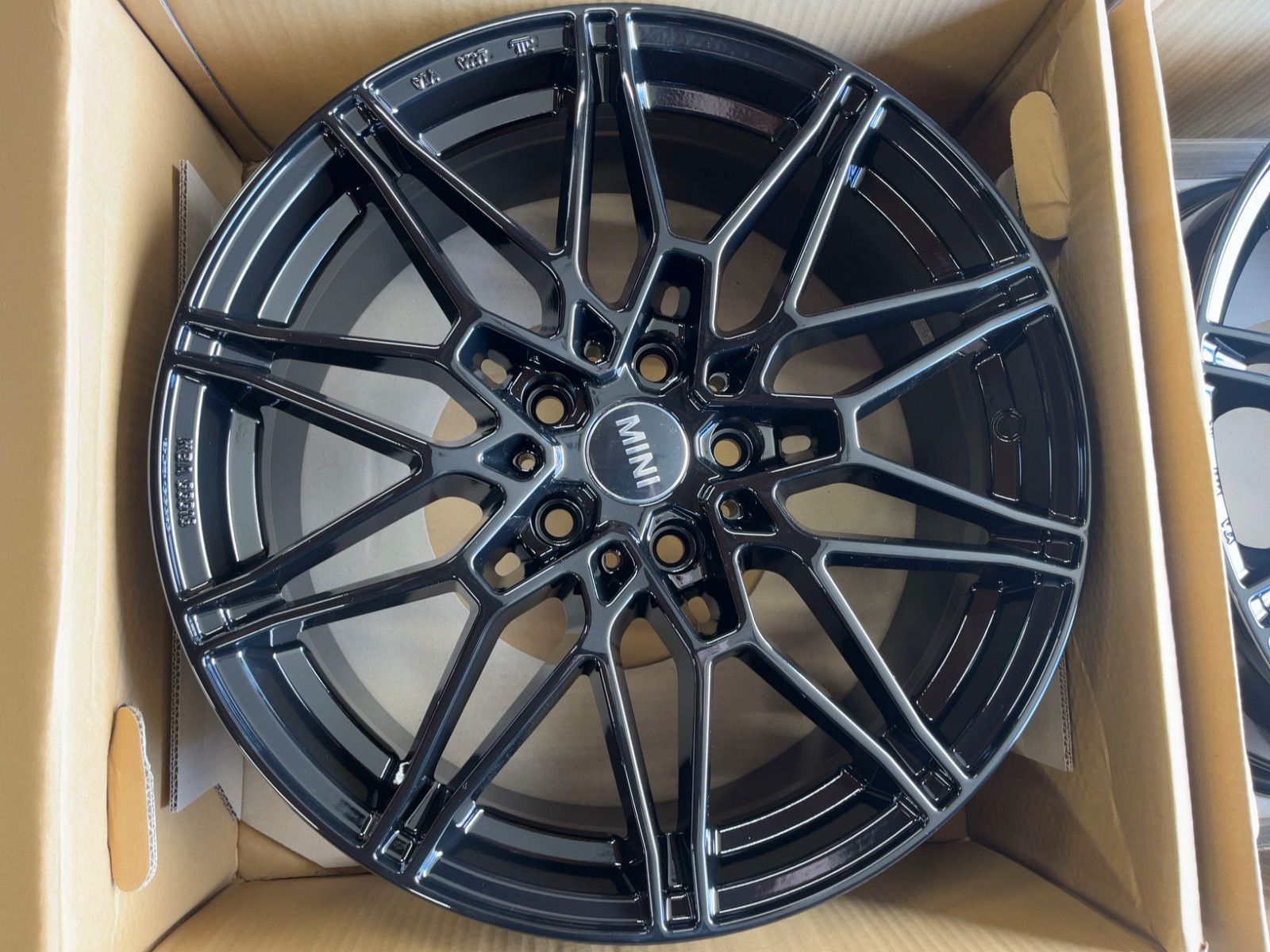 新ルールOK MINI U25 カントリーマン MAK ケーニッヒ 18インチ 4本セット 【現品限り一斉値下げ】