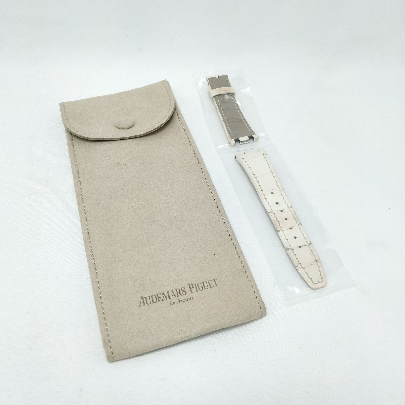 Audemars Piguet ホワイト ラバーベルト ケース付き ✨️AUDEMARS PIGUET✨️オーデマピゲ 時計ベルト ホワイト