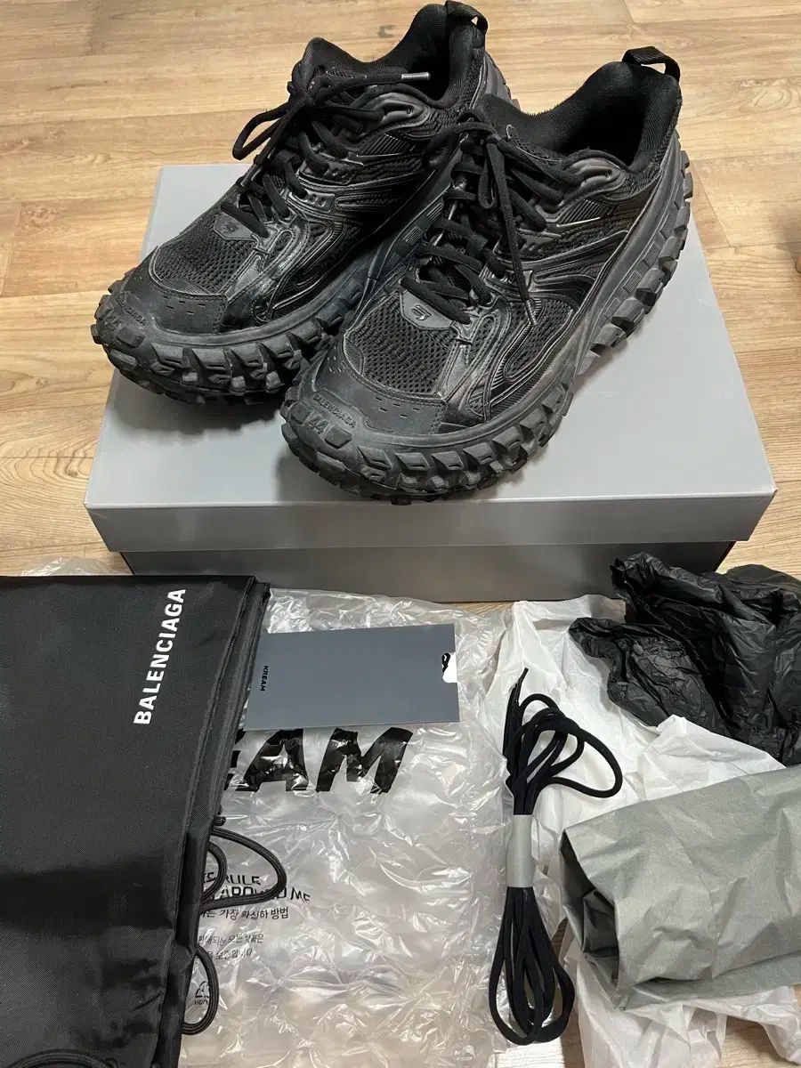 BALENCIAGA バレンシアガ ディフェンダー 44