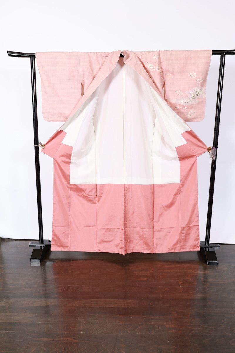訪問着　新品未使用品　真綿紬　辻ヶ花　桜色濃淡　白　墨　桶絞り　B937 訪問着 新品未使用品 真綿紬 辻ヶ花 桜色濃淡 白 墨 桶絞り B937