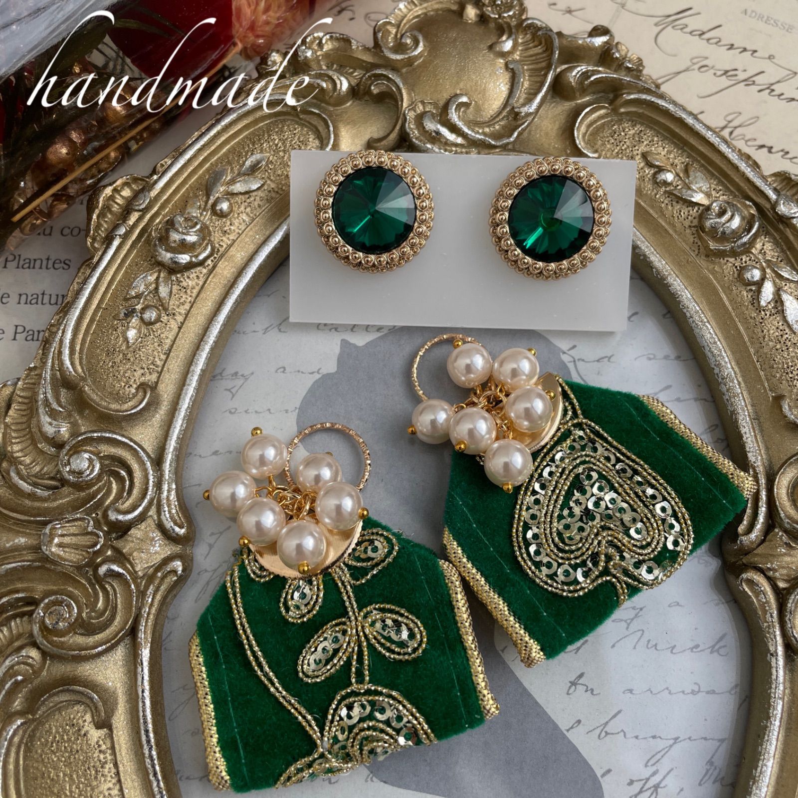 宝石みたいな鮮やかグリーンボタン×深緑ベルベットインド刺繍リボン ...