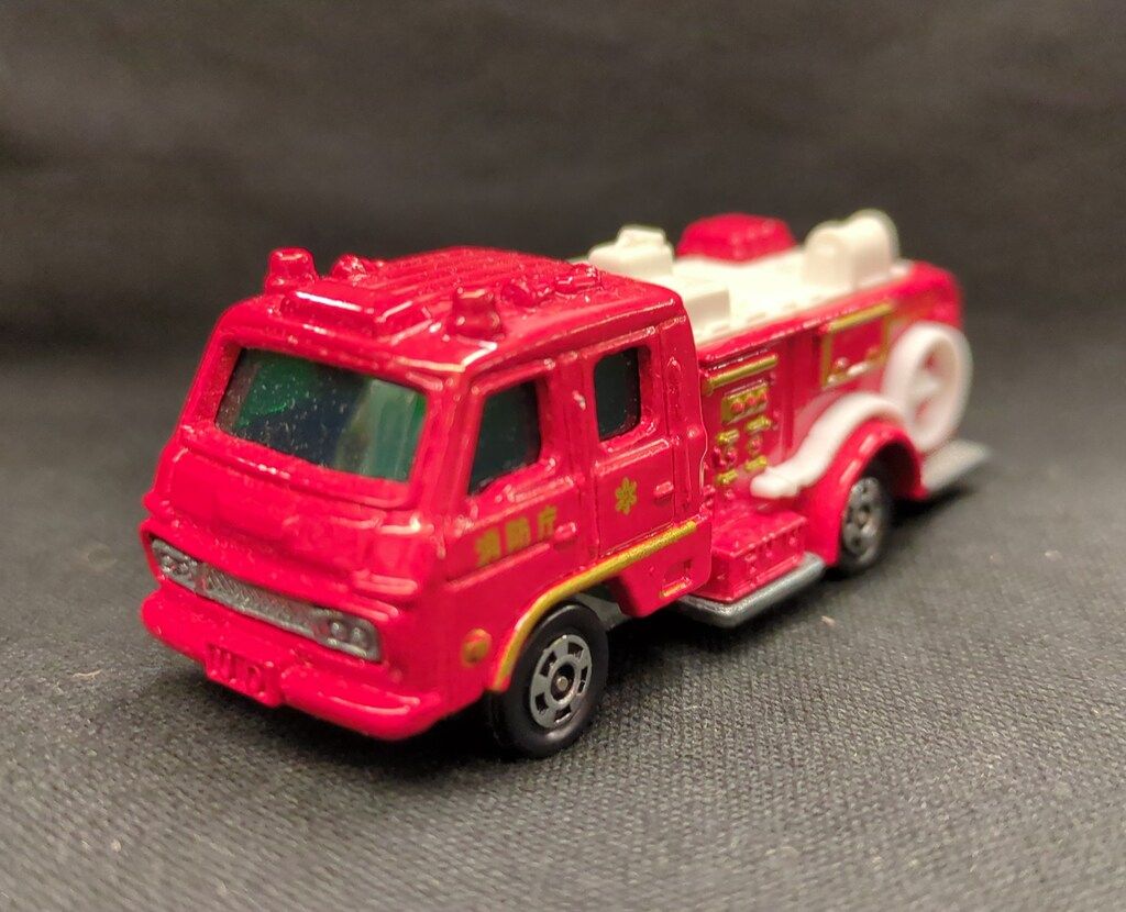 トミー トミカ黒箱日本製 UD コンドル 化学消防車/赤/裏板No.22