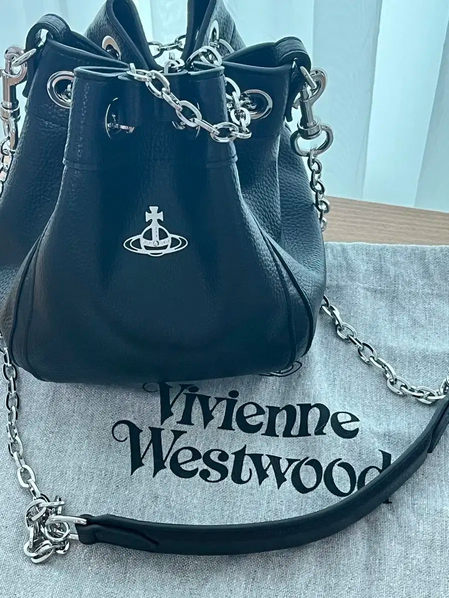 関税込☆Vivienne Westwood★クリッシー スモールバケットバッグ VIVIENNE WESTWOOD》 クリッシー スモール バケットバッグ