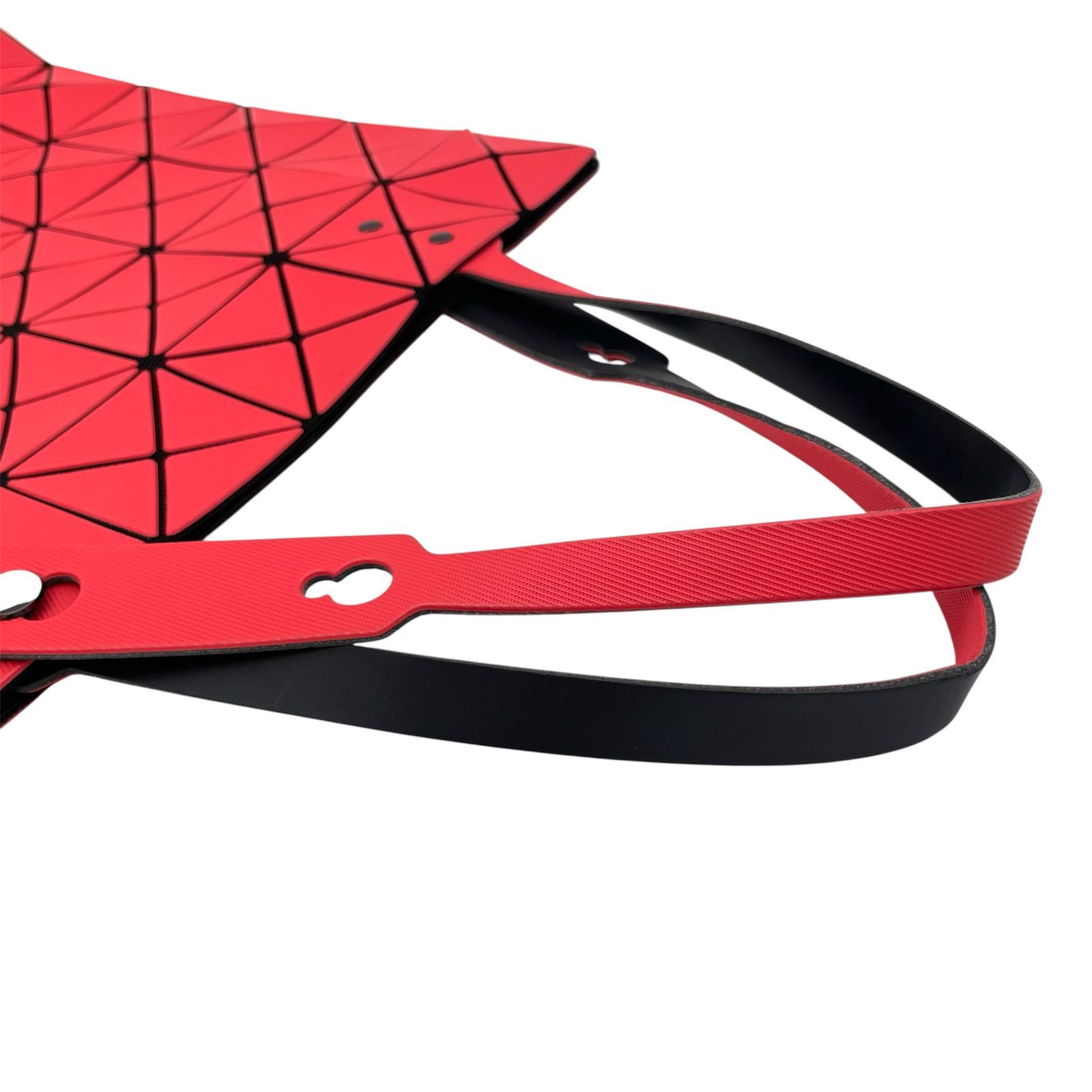 バオバオ BAO BAO ISSEY MIYAKE レッド クラッチバッグ On Thursday, June 12th, BAO BAO ISSEY MIYAKE will open its