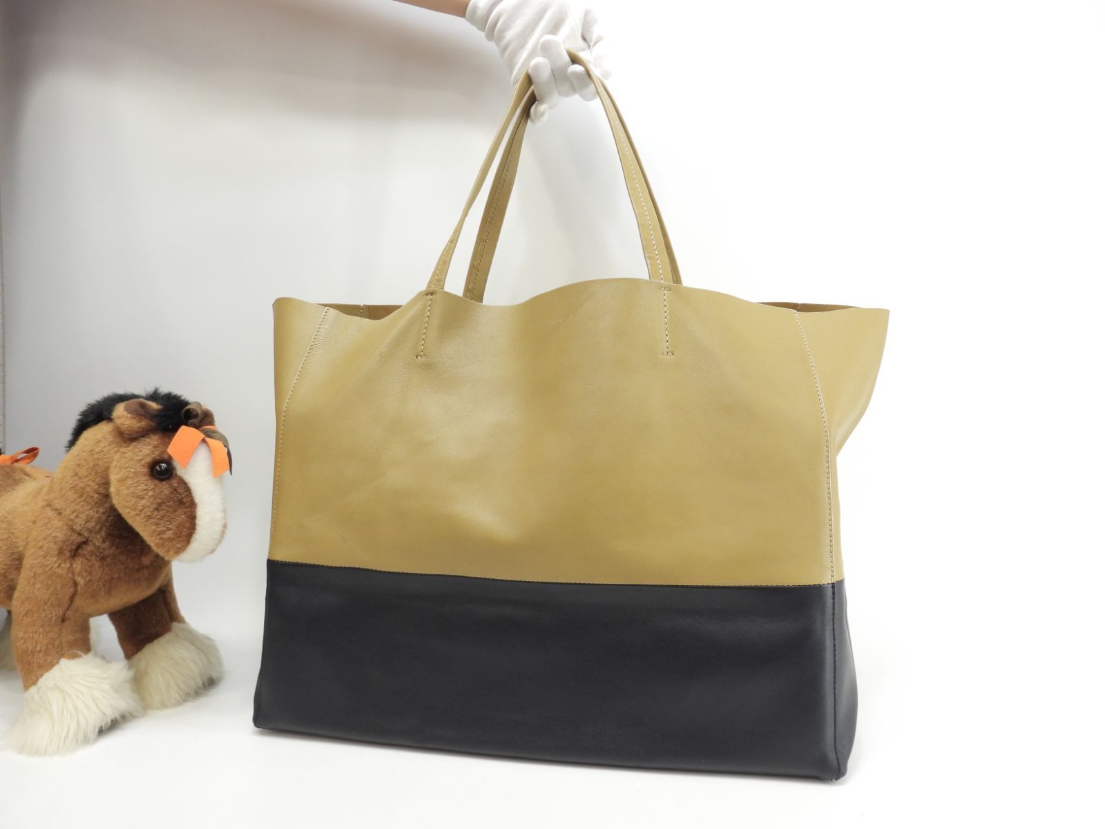 セリーヌ カバホリゾンタル レザー ベージュ黒 ショルダーバッグ トートバッグ W-MM-0162