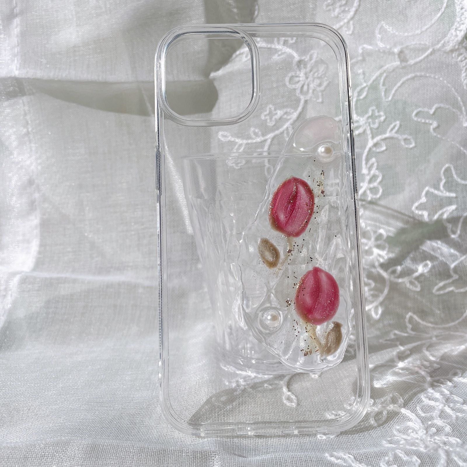 ハンドメイド お花柄　ボルドー、レッド、赤色　シルバー、銀色スマホケース　iPhoneケース　アイフォンケース　スマホカバー　Androidケース　レジン　マニュキア、ジェルネイル、マグネ