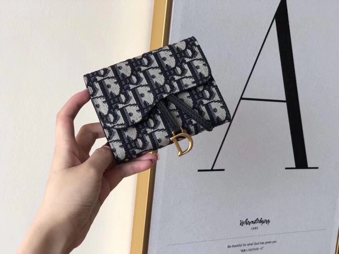 今日 Dior 6812 黒色の な価格 11102 サイズ