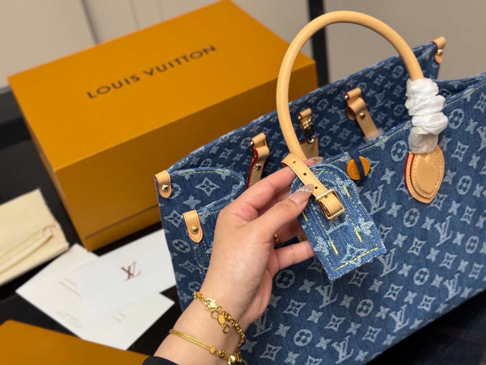 今日特価】Louis Vuitton OnTheGo Denim Shopping Bag ルイ