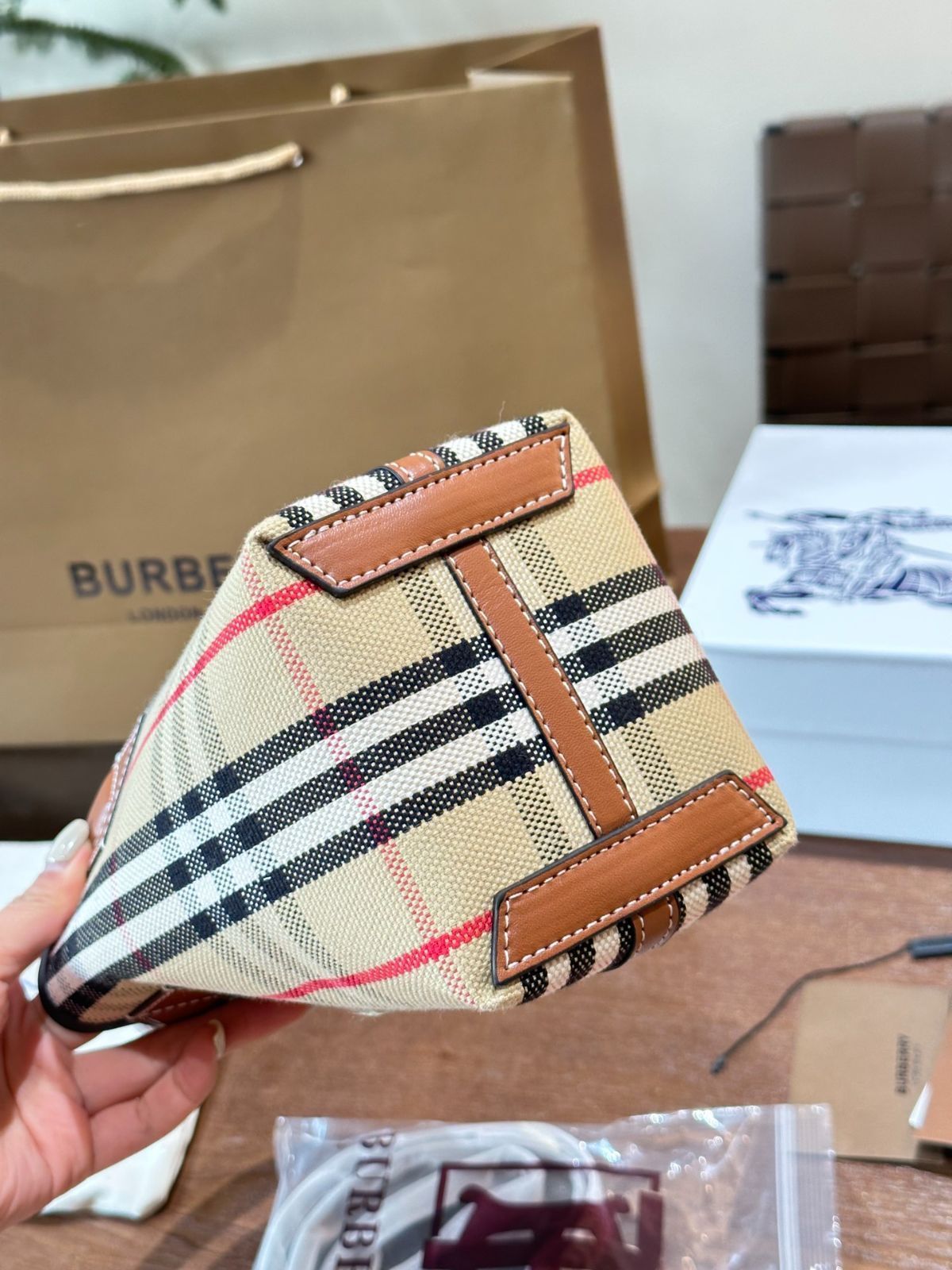 今日特価】Burberry Mini London Tote Bag - バーバリー ミニ
