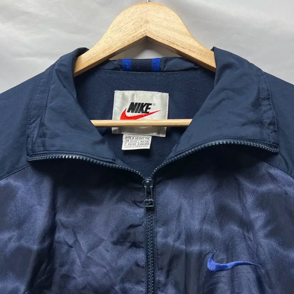 NIKE ナイキ メンズウィンドブレーカー フォーススウッシュ L Amazon.co.jp: [ナイキ] SWOOSH ビッグスウッシュ ウーブン 裏地
