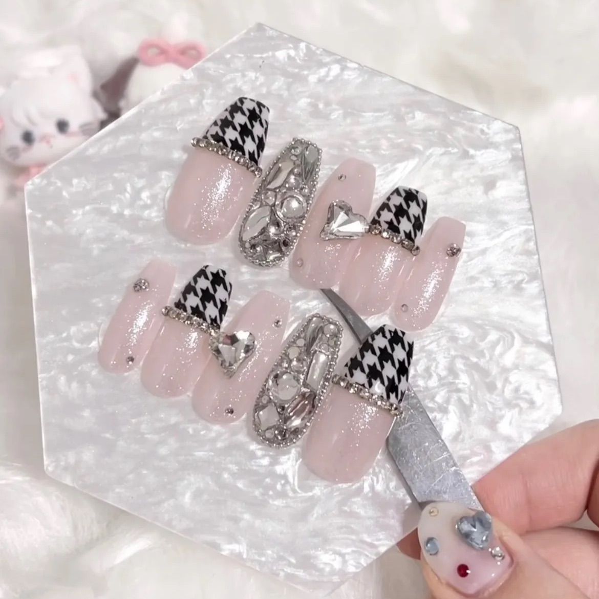 ネイルチップ 量産型 フレンチ 千鳥柄 黒 ちゅるん シンプル ヲタク